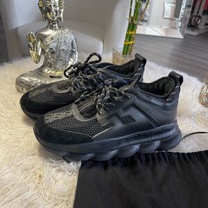 They are in very good condition, they have little use.
